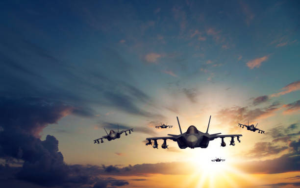 aviones volando sobre las nubes. - defense industry fotografías e imágenes de stock