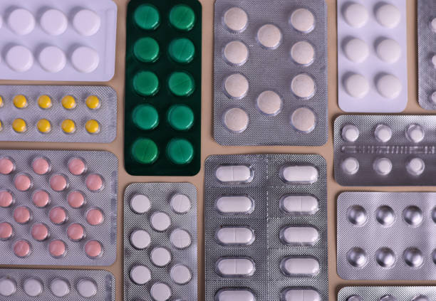 tablets of different colors and sizes. background of tablets - blister pack pill medicine healthcare and medicine imagens e fotografias de stock