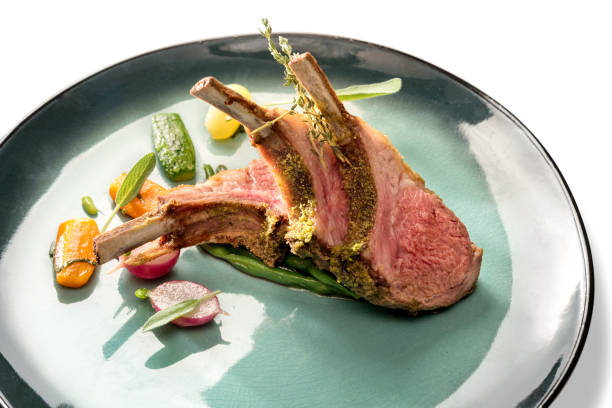 crusted lammrippen schnitzel - rack of lamb stock-fotos und bilder