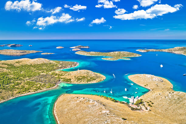 kornati. increíble paisaje del archipiélago insular del parque nacional de kornati vista panorámica aérea - kornati fotografías e imágenes de stock