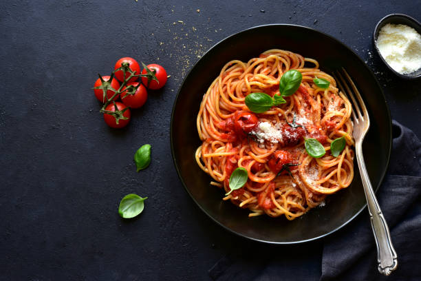 istock Spaghetti pasta with gilled tomatoes, garlic and sauce 1314238805
