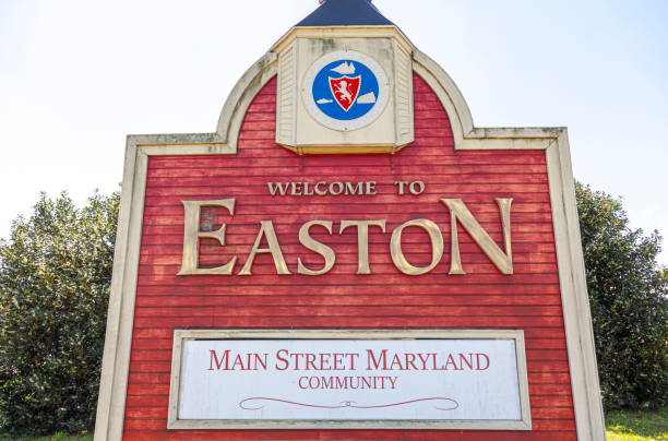 The western entrance of the historic picturesque small town of Easton, MD The western entrance of the historic picturesque small town of Easton, MD, center of Talbot County. A landmark with coat of arms is erected on  US route 50 that says welcome to Easton. real time stock pictures, royalty-free photos & images