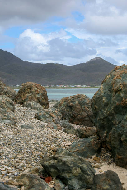 beautiful white sand beach and turquoise sea in st maarten, caribbean - cupecoy beach imagens e fotografias de stock