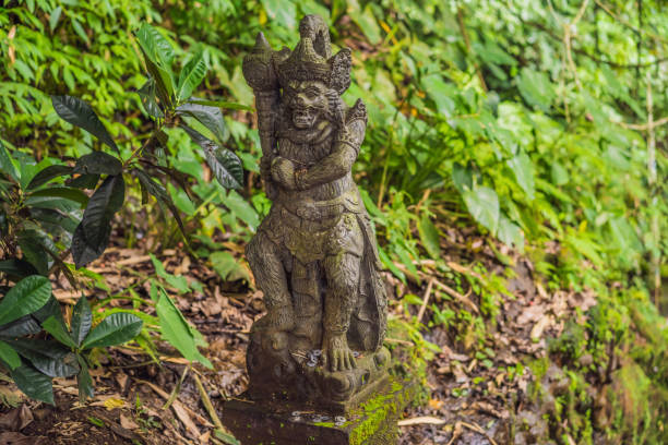 발리 모스 배경 발리 개념으로 여행 - bali sculpture balinese culture human face 뉴스 사진 이미지