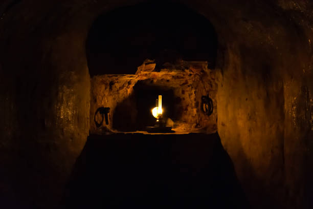 helsingor. danemark. 26 juillet. 2019. vieille lampe, dans le donjon du château de kronborg. danemark. attractions architecture - kronborg castle photos et images de collection