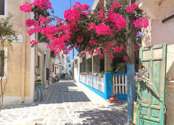 strada nel villaggio greco di kardamena sull'isola di kos. - handmade umbrella foto e immagini stock