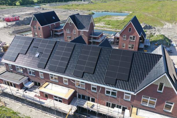 nouvelles maisons avec panneaux solaires modernes - Photo