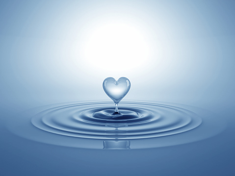 Salpicaduras de agua en forma de corazón photo