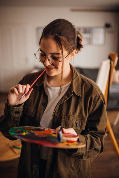 istock Girl painting on canvas 1314345067