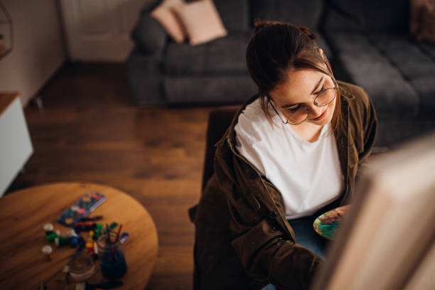 istock Girl painting on canvas 1314345670