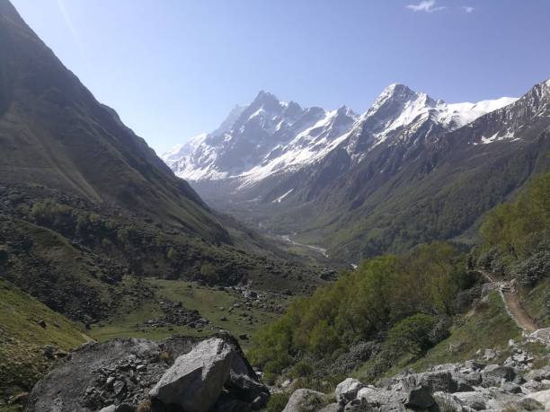 har ki dun (uttrakhand) - extreme terrain eroded snow landscape fotografías e imágenes de stock