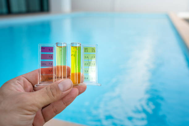istock Checking water quality of swimming pool by using chemical test kit. 1314360875
