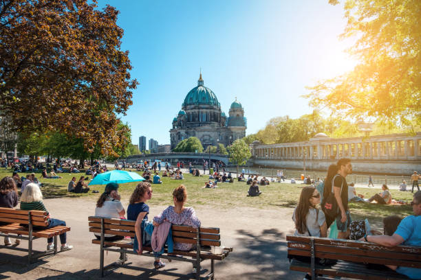 people in public park on a sunny day near museum island and berlin cathedral - berlin cathedral berlin germany museum island sunlight imagens e fotografias de stock