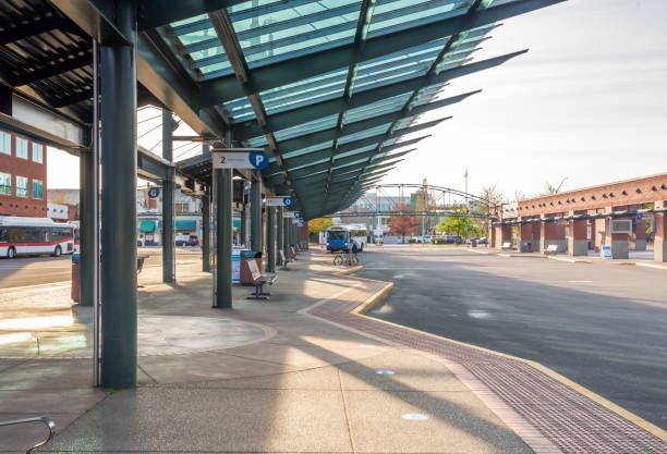 cherriots downtown transit center (public transportation) - bus station imagens e fotografias de stock