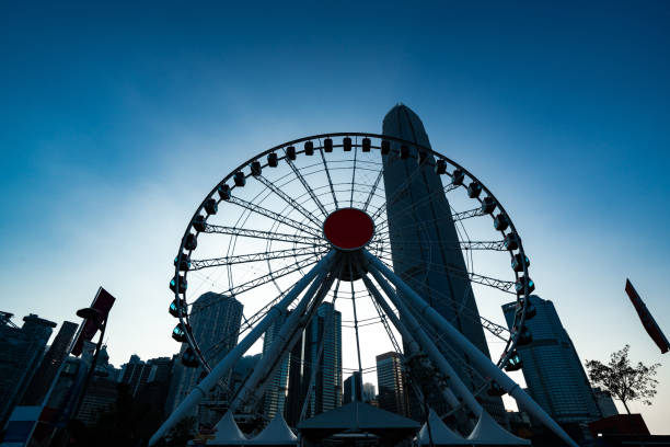 biuro biznesowe skyscraper w hong kongu - carnival spinning built structure frame zdjęcia i obrazy z banku zdjęć