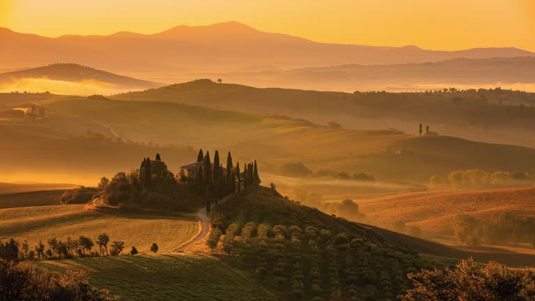 T/L Holiday villa in Tuscany at sunrise