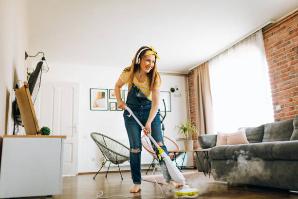istock She loves vacuuming 1314472120