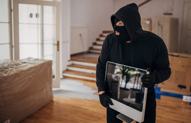 istock Male criminal in action 1314478372