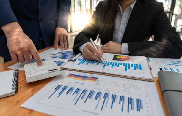 istock Business people or accountants are analyzing graphs on finance, investment, graph chart business strategy ideas, data analysis technology. 1314493046