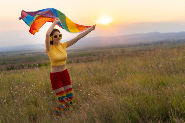 felicidad - gay pride flag audio fotografías e imágenes de stock