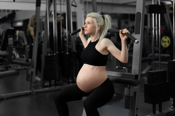 Mujer Atlética De Fitness Hermosa Mujer Embarazada En Ropa