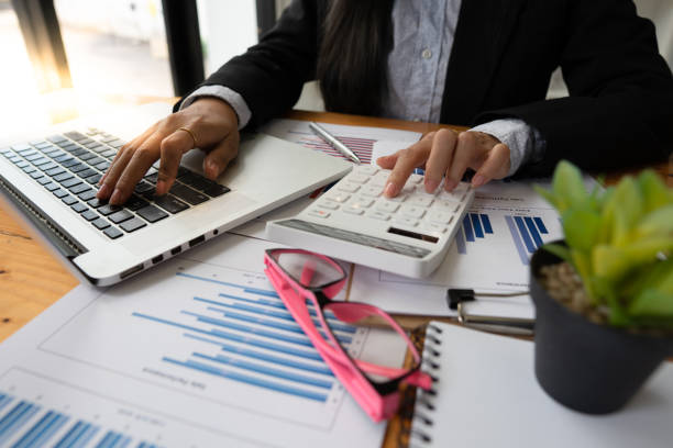 istock Business people or accountants are analyzing graphs on finance, investment, graph chart business strategy ideas, data analysis technology. 1314493357