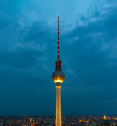 A picture of the Berliner Fernsehturm overlooking the cityscape of Berlin, at night.