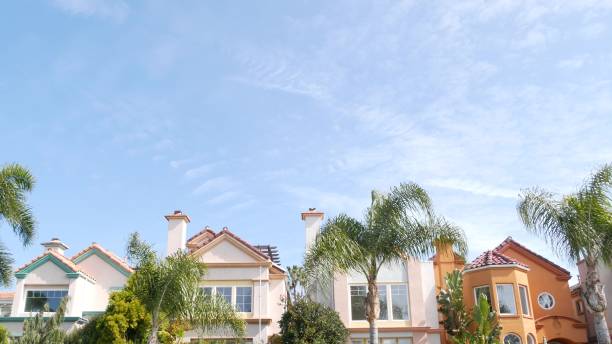 Suburban houses on street. Townhouse buildings exterior architecture. Residential real estate in USA California typical suburban street, tropical Oceanside USA. Different colorful houses row. Generic american homes, buildings facade, townhouse exterior architecture. Residential district real estate. southern california palm trees stock pictures, royalty-free photos & images