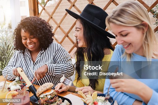 istock Young multiracial friends having breakfast outdoors in restaurant - Focus on asian girl face 1314505157