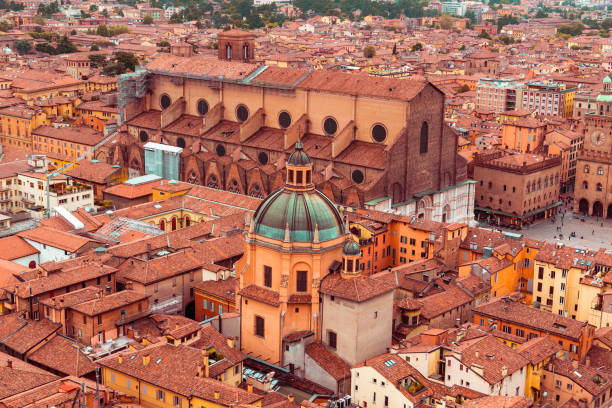 bolonha vista da torre asinelli - torre degli asinelli - fotografias e filmes do acervo