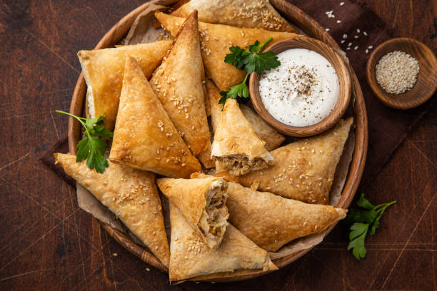Freshly  baked samosa pasties with meat Freshly  baked samosa pasties with meat, wooden background, top view filo pastry stock pictures, royalty-free photos & images