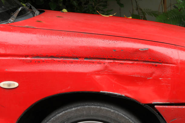 istock Peeling paint on an old damaged car 1314547709