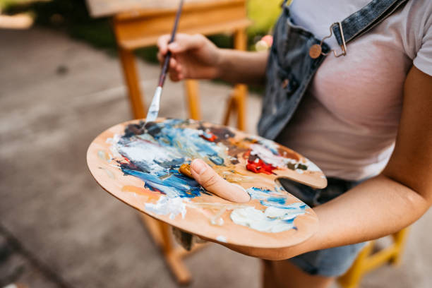 istock Artists palette with mixed colors 1314549334
