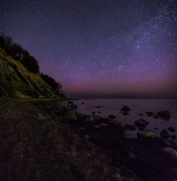 aurora polar sobre el mar báltico - izhevsk fotografías e imágenes de stock