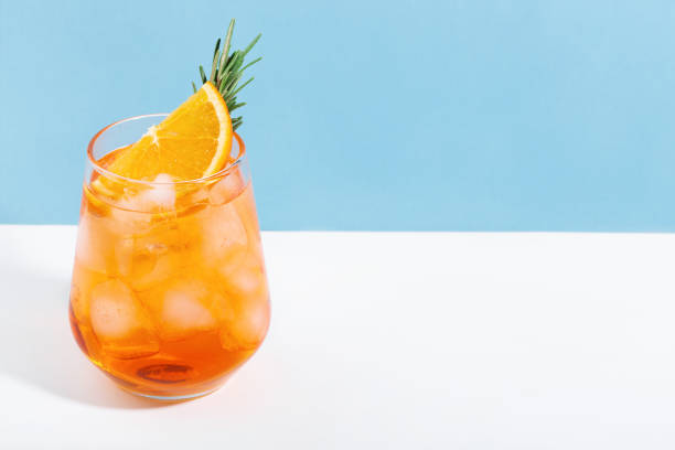 istock Spritz  with ice an  glass, blue and white background, hard light, space for text 1314574106