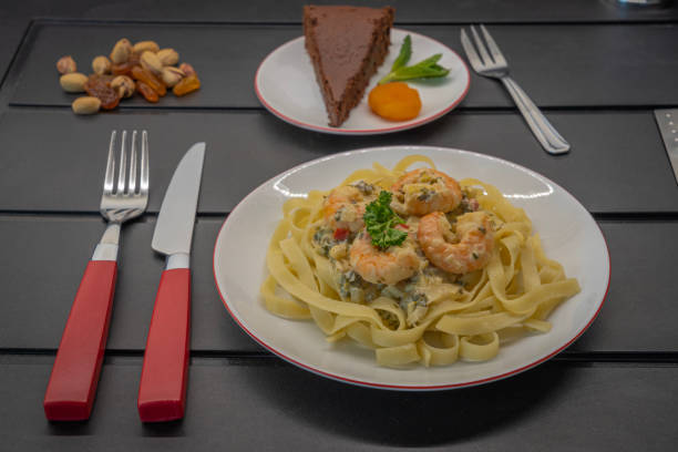 Farfalle Parisiense Cremoso: Frango, Presunto e Ervilhas - receita deliciosa profissional - passo 1