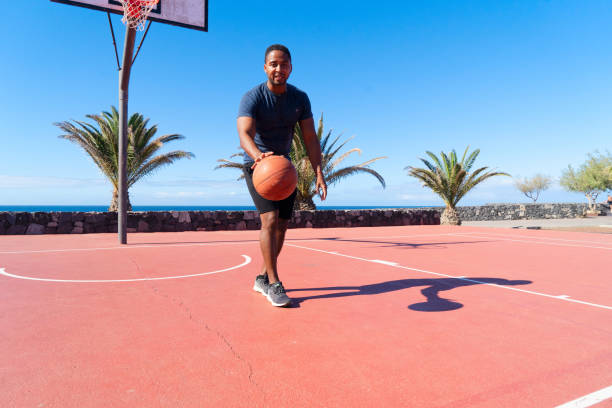istock Afro player in basketball 1314605307