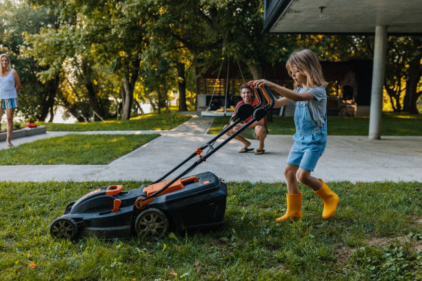 istock They're always eager to help Dad mow the lawn 1314624272