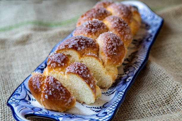 pão de torção doce, típico da padaria brasileira - twisty - fotografias e filmes do acervo