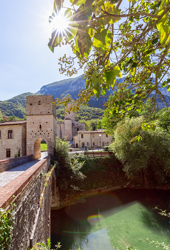 Vista de la abadía católica romana (San Vittore alle Chiuse) desde el puente medieval photo