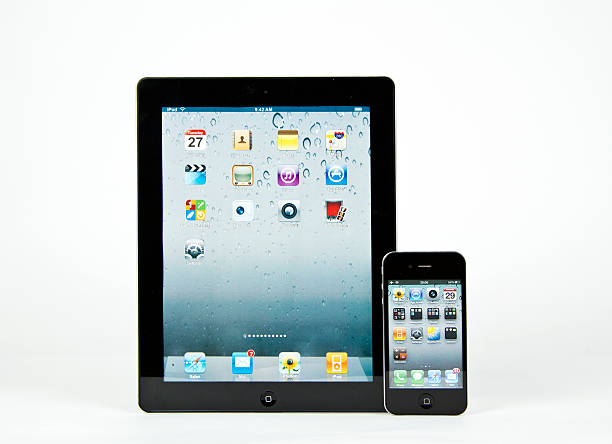 de apple ipad com 3 g e iphone 4 - ipad iphone smart phone ipad 3 imagens e fotografias de stock