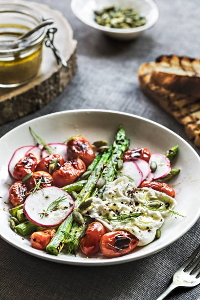 charred asparagus, cherry tomato with burrata pumpkin seed with dill vinaigrette salad - asia cooked food gourmet imagens e fotografias de stock