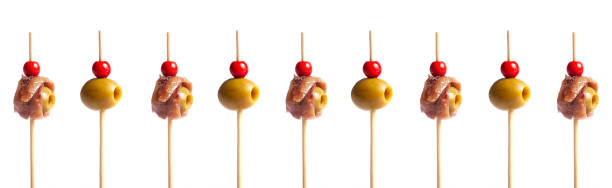 banner Isolated olives on skewers panoramic photography of Isolated olives on skewers with white background banderilla stock pictures, royalty-free photos & images