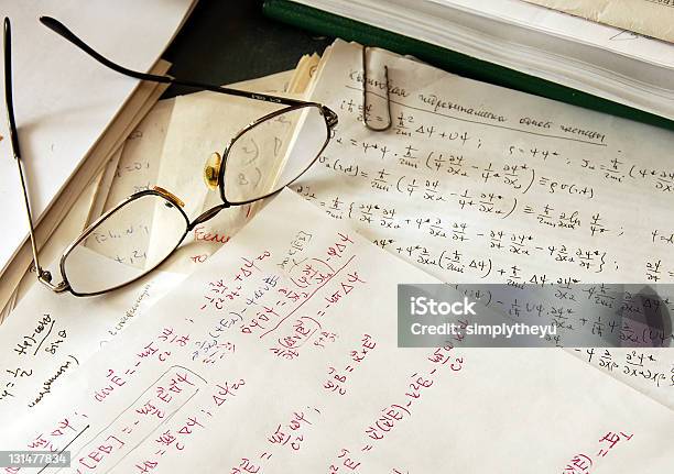물리학 공식 계산함에 대한 스톡 사진 및 기타 이미지 - 계산함, 공부, 과학