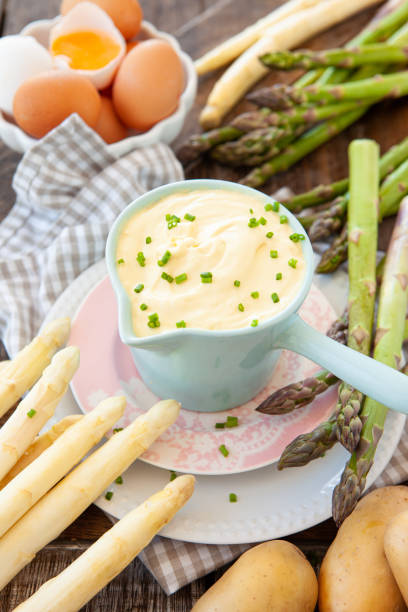 istock Sauce Hollandaise with asparagus 1314783725