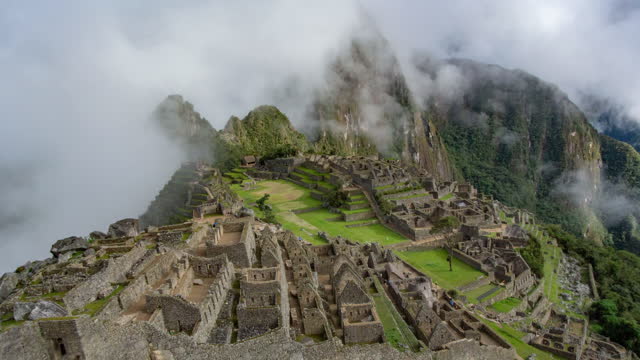 Machu Picchu in f Timelapse, Peru