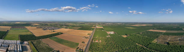 カリフォルニア州の農地の空中写真 - san joaquin valley ストックフォトと画像