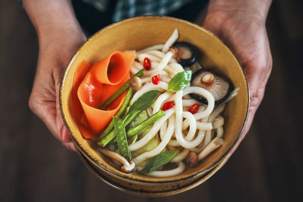 preparing vegan stir fry udon noodles with vegetables - bean vegetarian food stir fried carrot imagens e fotografias de stock