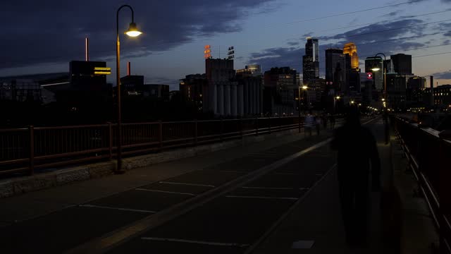 A Beautiful Summer Evening Timelapse on the Stone Arch Bridge in Minneapolis