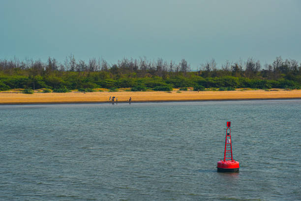 czerwona boja - life jacket buoy sign sky zdjęcia i obrazy z banku zdjęć